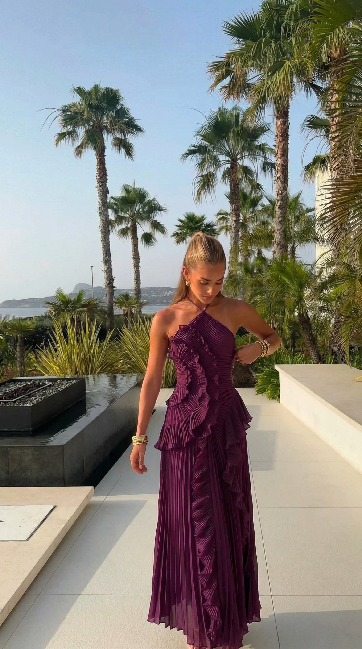 emma ruffle pleated maxi dress – Portia pleated halter maxi dress Color:Tuxedo (Black/White Cups) Nox Anabel H1671 Stretch mini abiye balon etekli